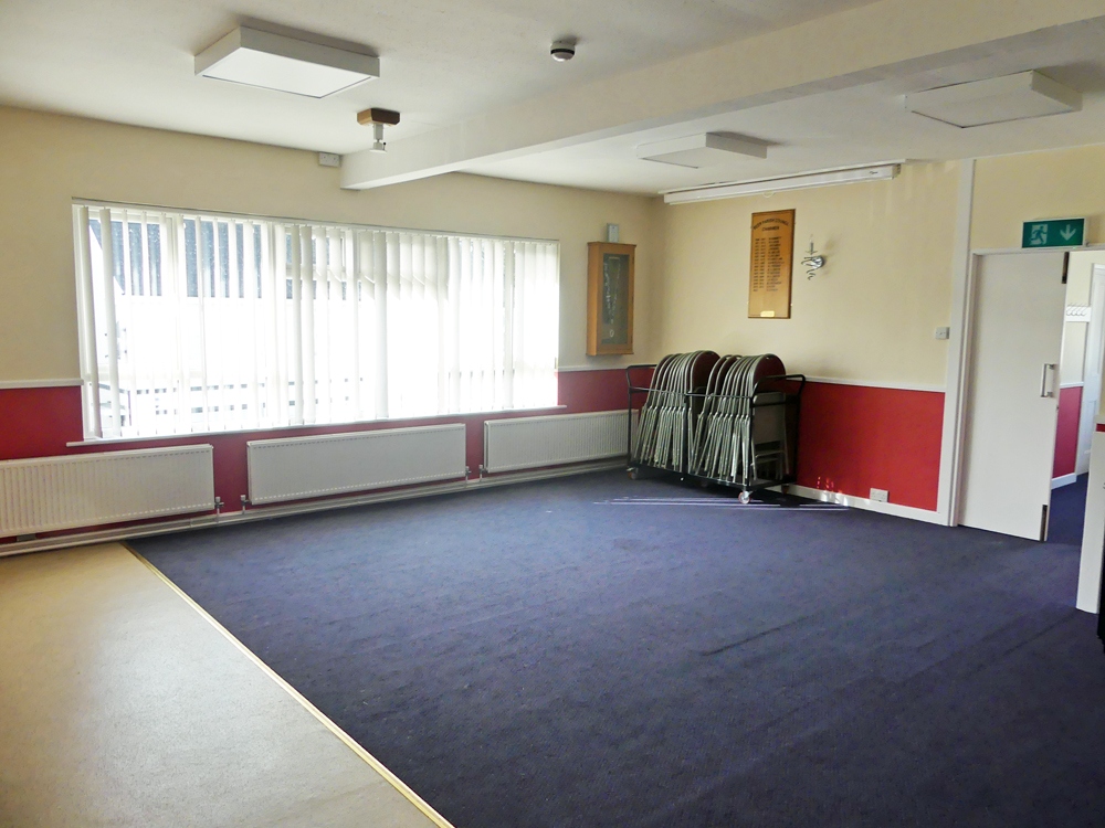  BALCONY ROOM: VIEW FROM BAR TOWARDS ENTRANCE DOORS